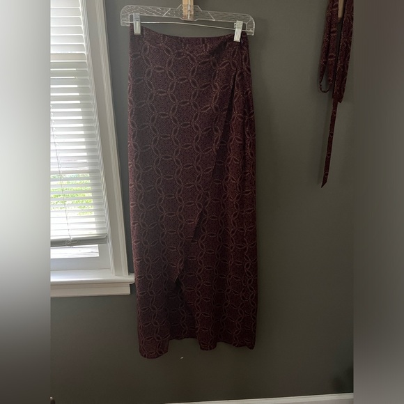 Maroon floral maxi skirt - Picture 1 of 4